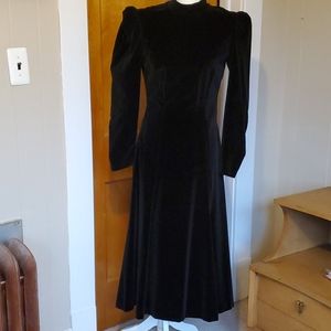 Vintage Velvet Dress 😍 goth lolita